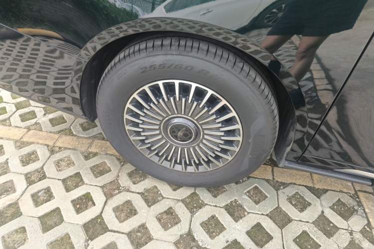 Used Geely Galaxy LEVC L380 2024 140-Degree 6-Seater All-Wheel-Drive Ultra Right Rear Wheel Hub