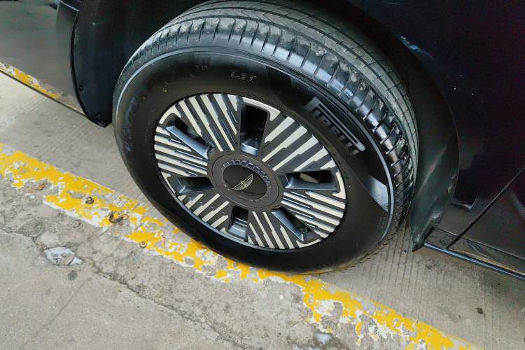 Used Geely Galaxy LEVC L380 2024 140-Degree 6-Seater All-Wheel-Drive Ultra Right Rear Wheel Hub