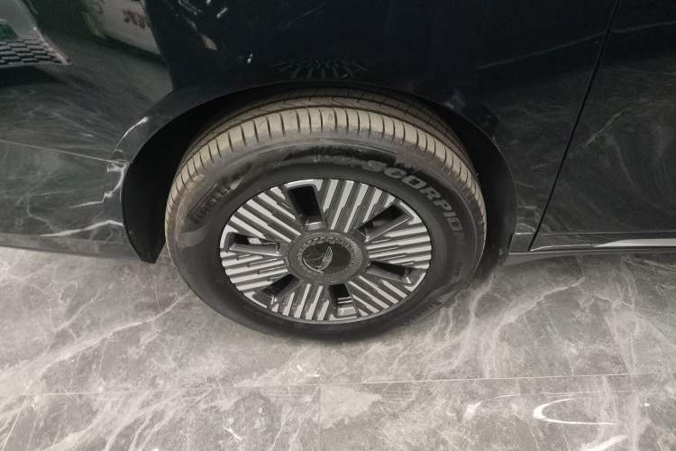 Used Geely Galaxy LEVC L380 2024 140-Degree 6-Seater All-Wheel-Drive Ultra Right Rear Wheel Hub