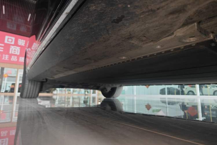 Used Geely Galaxy LEVC L380 2024 140-Degree 6-Seater All-Wheel-Drive Ultra Right Side Sill