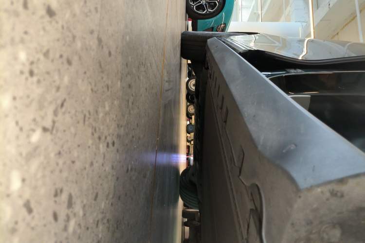 Used Geely Galaxy LEVC L380 2024 140-Degree 6-Seater All-Wheel-Drive Ultra Right Side Sill