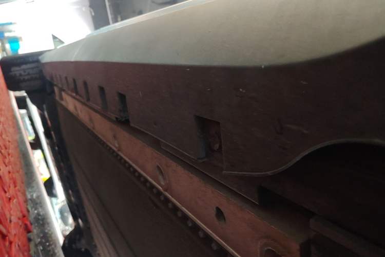 Used Geely Galaxy LEVC L380 2024 140-Degree 6-Seater All-Wheel-Drive Ultra Right Side Sill