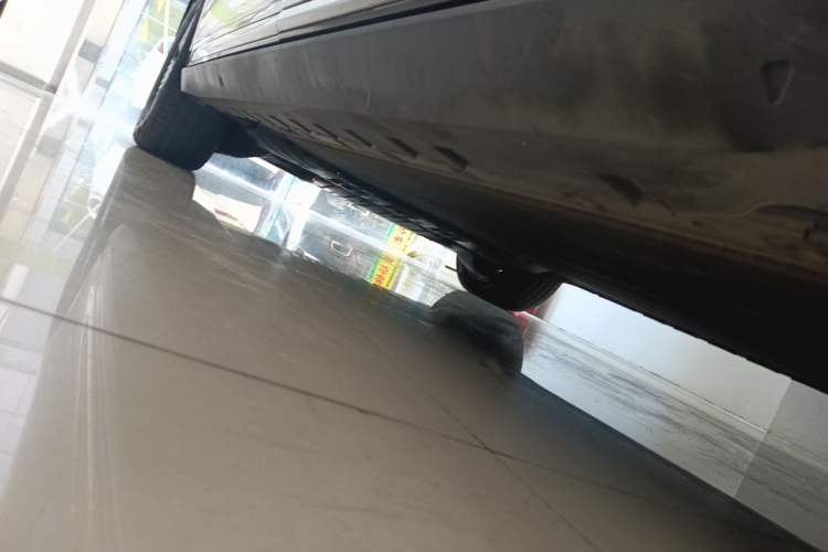 Used Geely Galaxy LEVC L380 2024 140-Degree 6-Seater All-Wheel-Drive Ultra Right Side Sill