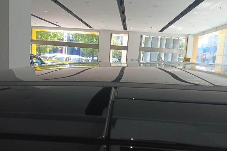Used Geely Galaxy LEVC L380 2024 140-Degree 6-Seater All-Wheel-Drive Ultra Roof