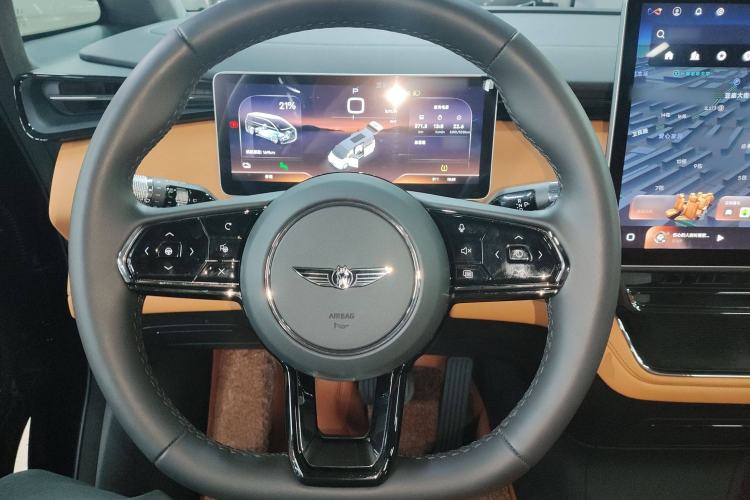 Used Geely Galaxy LEVC L380 2024 140-Degree 6-Seater All-Wheel-Drive Ultra Steering Wheel