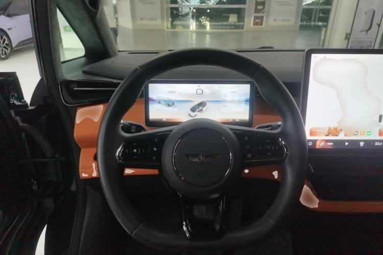Used Geely Galaxy LEVC L380 2024 116 Degrees 6 Seats Two-Wheel Drive Pro Steering Wheel