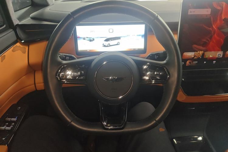 Used Geely Galaxy LEVC L380 2024 116 Degrees 6 Seats Two-Wheel Drive Pro Steering Wheel