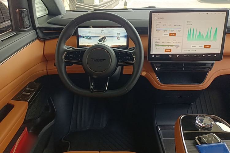 Used Geely Galaxy LEVC L380 2024 140-Degree 6-Seater All-Wheel-Drive Ultra Steering Wheel