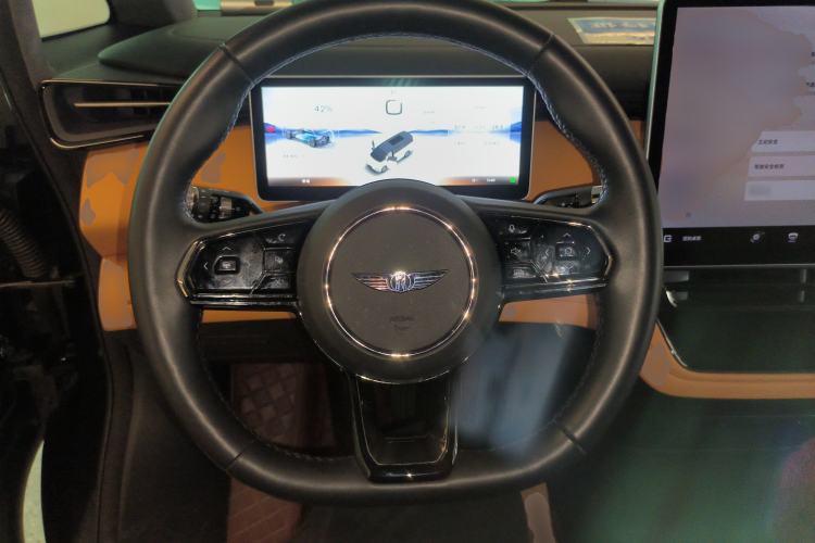 Used Geely Galaxy LEVC L380 2024 140-Degree 6-Seater All-Wheel-Drive Ultra Steering Wheel