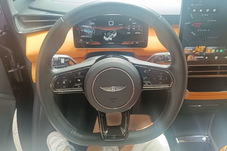Used Geely Galaxy LEVC L380 2024 140-Degree 6-Seater All-Wheel-Drive Ultra Steering Wheel