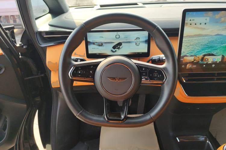 Used Geely Galaxy LEVC L380 2024 140-Degree 6-Seater All-Wheel-Drive Ultra Steering Wheel