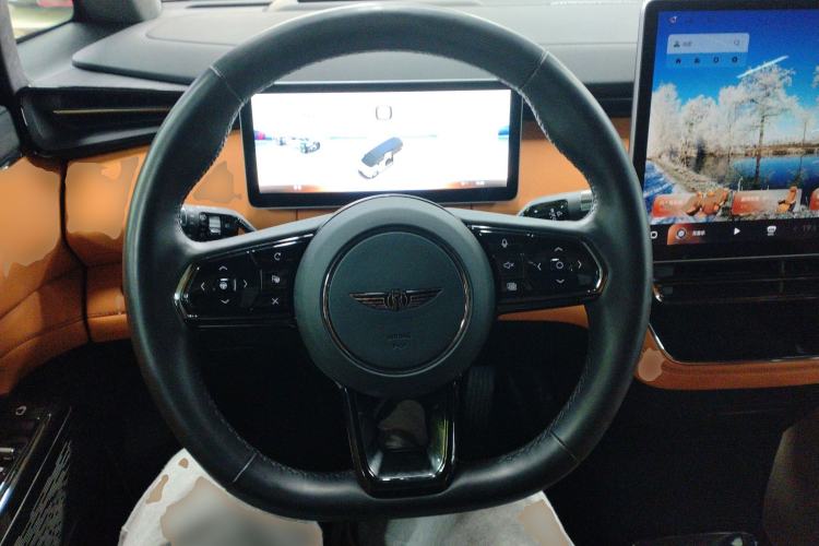 Used Geely Galaxy LEVC L380 2024 140-Degree 6-Seater All-Wheel-Drive Ultra Steering Wheel