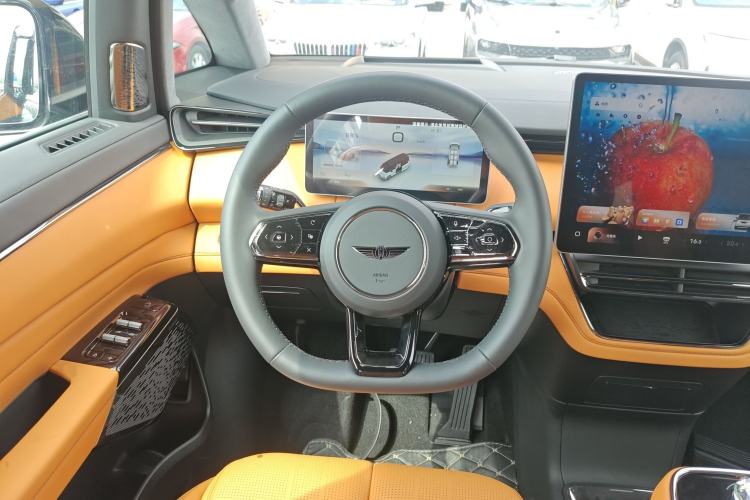 Used Geely Galaxy LEVC L380 2024 140-Degree 6-Seater All-Wheel-Drive Ultra Steering Wheel