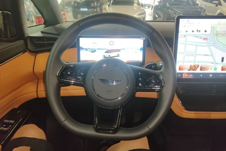 Used Geely Galaxy LEVC L380 2024 140-Degree 6-Seater All-Wheel-Drive Ultra Steering Wheel