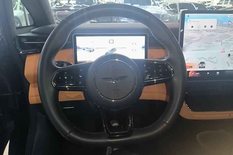 Used Geely Galaxy LEVC L380 2024 140-Degree 6-Seater All-Wheel-Drive Ultra Steering Wheel