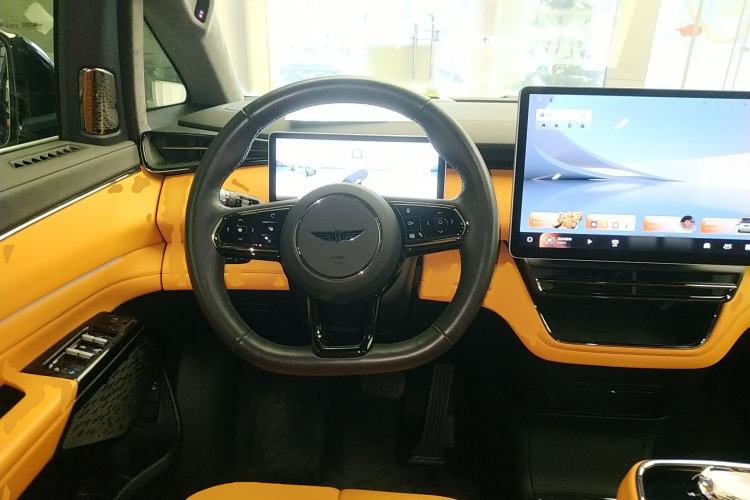 Used Geely Galaxy LEVC L380 2024 140-Degree 6-Seater All-Wheel-Drive Ultra Steering Wheel