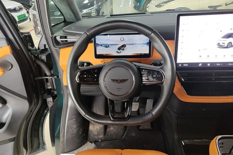 Used Geely Galaxy LEVC L380 2024 140-Degree 6-Seater All-Wheel-Drive Ultra Steering Wheel