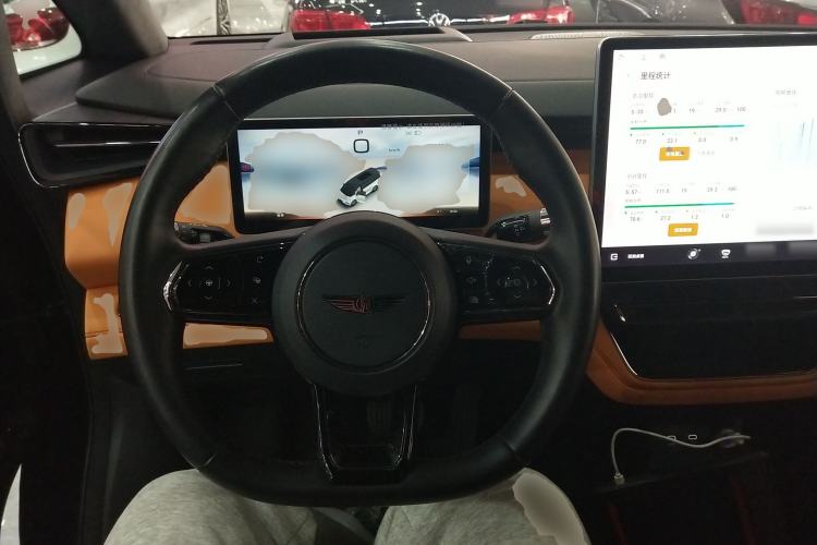 Used Geely Galaxy LEVC L380 2024 140-Degree 6-Seater All-Wheel-Drive Ultra Steering Wheel