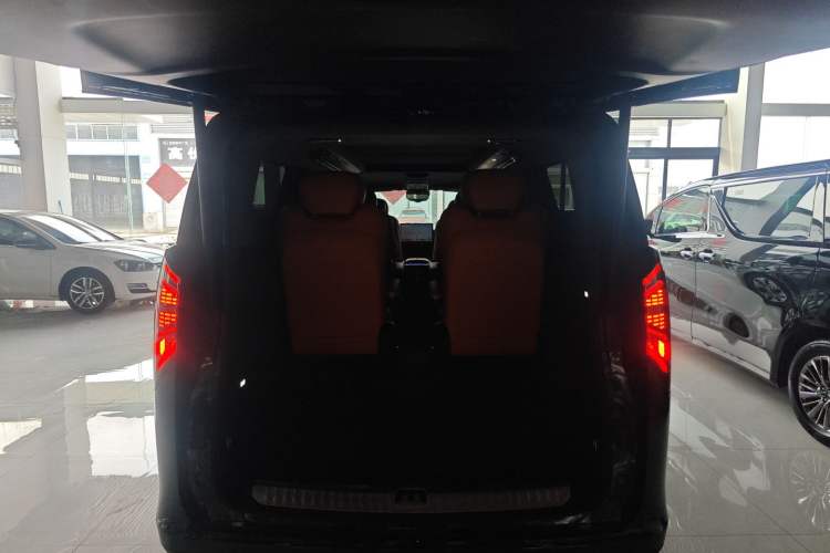 Used Geely Galaxy LEVC L380 2024 140-Degree 6-Seater All-Wheel-Drive Ultra Trunk