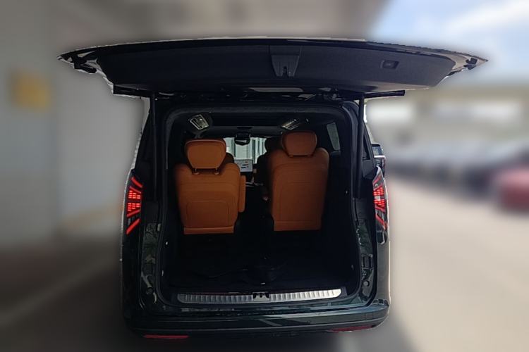 Used Geely Galaxy LEVC L380 2024 140-Degree 6-Seater All-Wheel-Drive Ultra Trunk