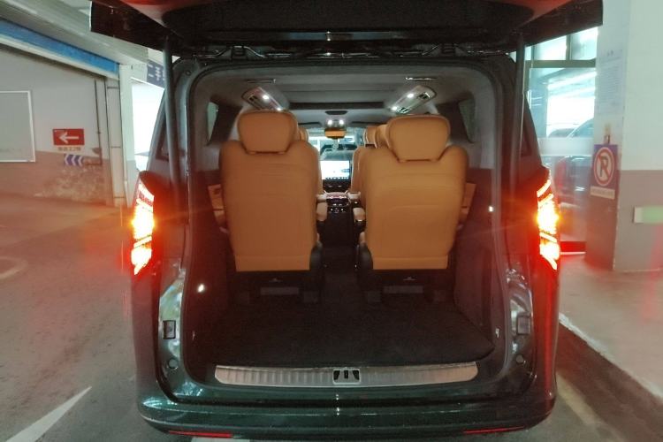 Used Geely Galaxy LEVC L380 2024 140-Degree 6-Seater All-Wheel-Drive Ultra Trunk