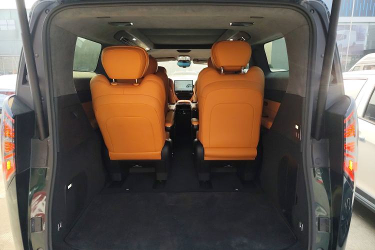 Used Geely Galaxy LEVC L380 2024 140-Degree 6-Seater All-Wheel-Drive Ultra Trunk