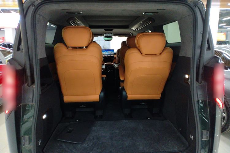 Used Geely Galaxy LEVC L380 2024 140-Degree 6-Seater All-Wheel-Drive Ultra Trunk