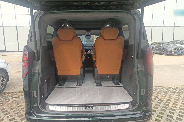 Used Geely Galaxy LEVC L380 2024 140-Degree 6-Seater All-Wheel-Drive Ultra Trunk