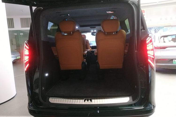 Used Geely Galaxy LEVC L380 2024 140-Degree 6-Seater All-Wheel-Drive Ultra Trunk
