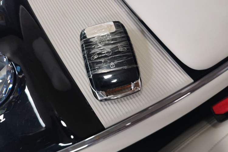 Used Geely Galaxy LEVC L380 2024 140-Degree 6-Seater All-Wheel-Drive Ultra Vehicle Key