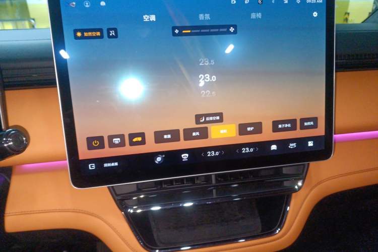 Used Geely Galaxy LEVC L380 2024 140-Degree 6-Seater All-Wheel-Drive Ultra Audio And AC Panel