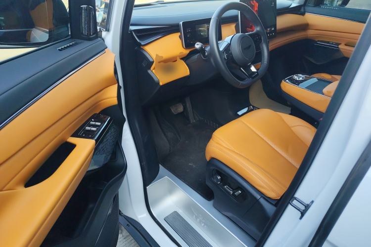 Used Geely Galaxy LEVC L380 2024 140-Degree 6-Seater All-Wheel-Drive Ultra Driver Seat