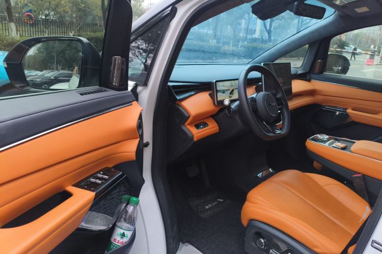 Used Geely Galaxy LEVC L380 2024 140-Degree 6-Seater All-Wheel-Drive Ultra Driver Seat