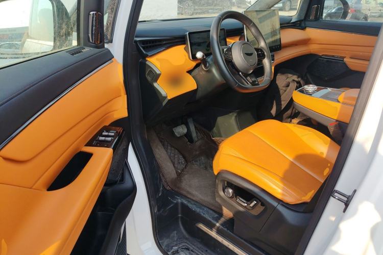 Used Geely Galaxy LEVC L380 2024 140-Degree 6-Seater All-Wheel-Drive Ultra Driver Seat