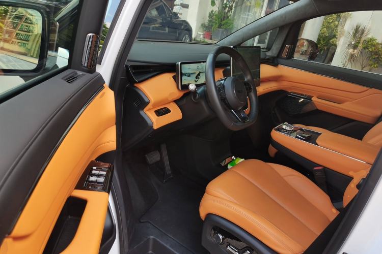Used Geely Galaxy LEVC L380 2024 140-Degree 6-Seater All-Wheel-Drive Ultra Driver Seat