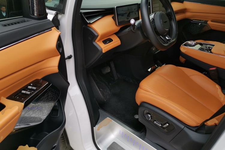 Used Geely Galaxy LEVC L380 2024 140-Degree 6-Seater All-Wheel-Drive Ultra Driver Seat
