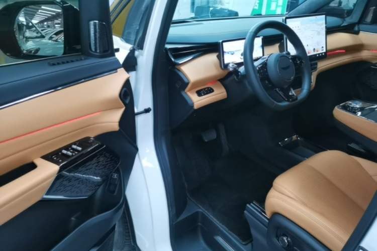 Used Geely Galaxy LEVC L380 2024 140-Degree 6-Seater All-Wheel-Drive Ultra Driver Seat