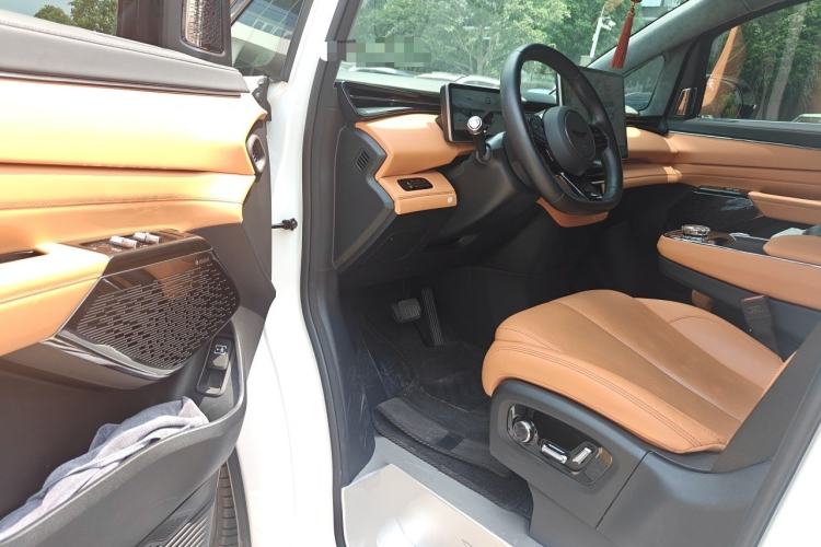 Used Geely Galaxy LEVC L380 2024 140-Degree 6-Seater All-Wheel-Drive Ultra Driver Seat
