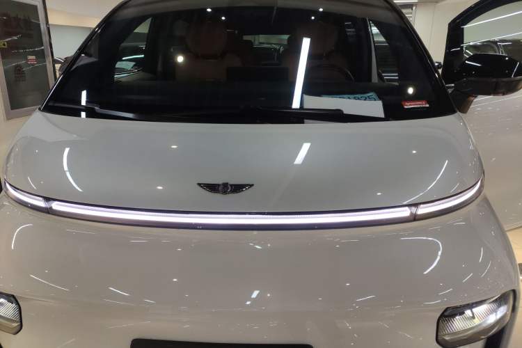 Used Geely Galaxy LEVC L380 2024 140-Degree 6-Seater All-Wheel-Drive Ultra Engine Bay