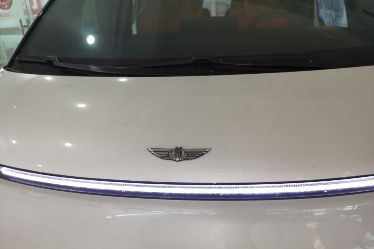 Used Geely Galaxy LEVC L380 2024 140-Degree 6-Seater All-Wheel-Drive Ultra Engine Bay