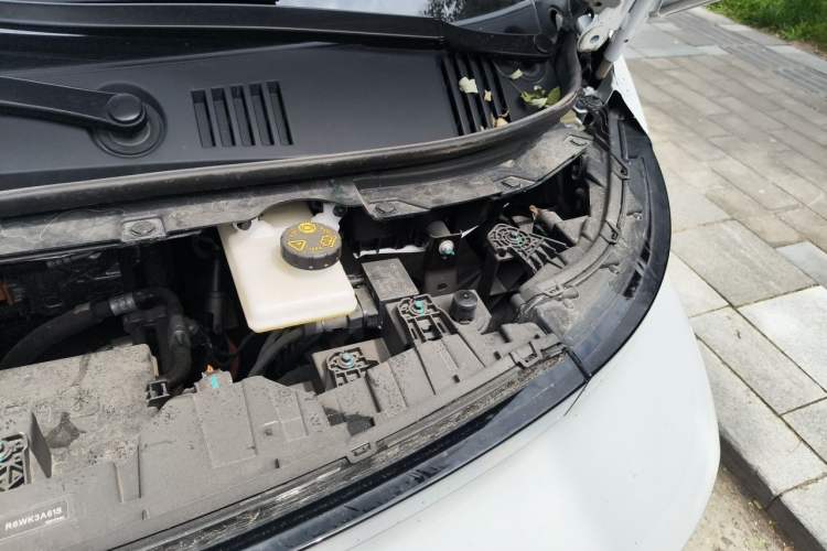 Used Geely Galaxy LEVC L380 2024 140-Degree 8-Seater Four-Wheel Drive Max Engine Bay Left