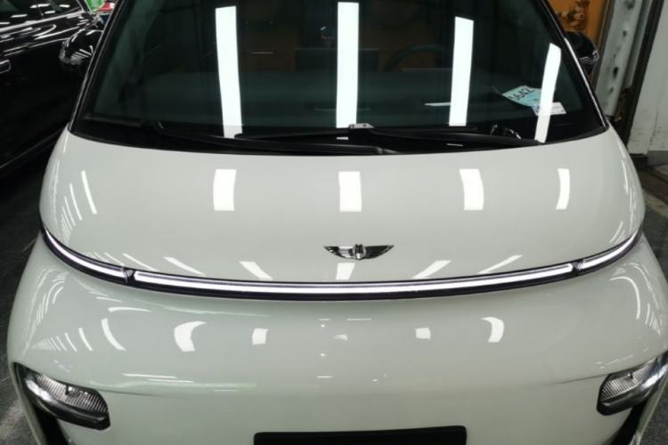 Used Geely Galaxy LEVC L380 2024 140-Degree 6-Seater All-Wheel-Drive Ultra Engine Bay