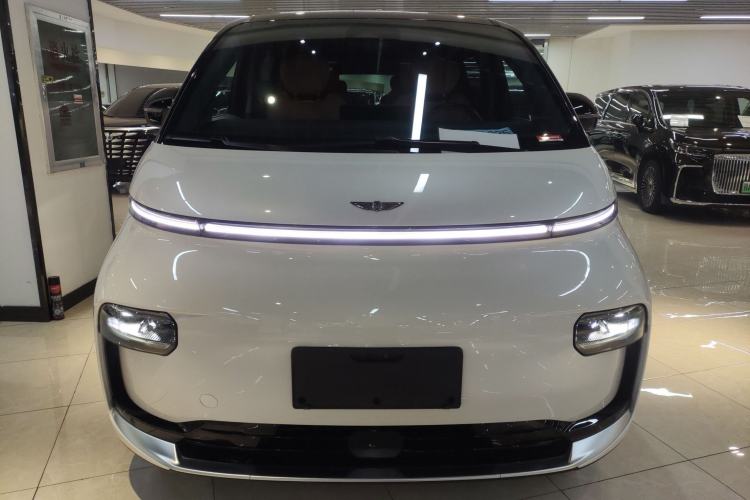 Used Geely Galaxy LEVC L380 2024 140-Degree 6-Seater All-Wheel-Drive Ultra Exterior 1