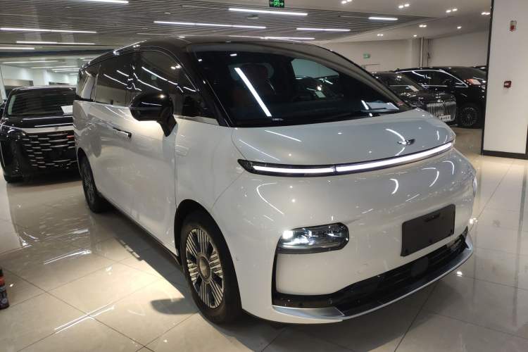 Used Geely Galaxy LEVC L380 2024 140-Degree 6-Seater All-Wheel-Drive Ultra Exterior 2