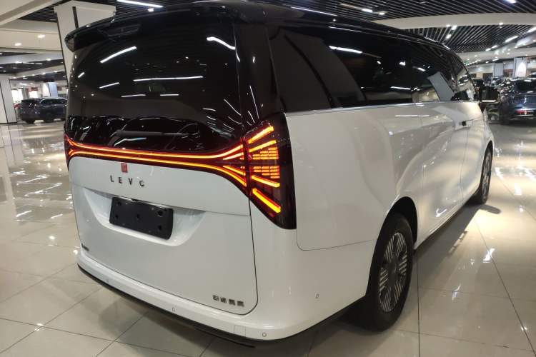 Used Geely Galaxy LEVC L380 2024 140-Degree 6-Seater All-Wheel-Drive Ultra Exterior 5