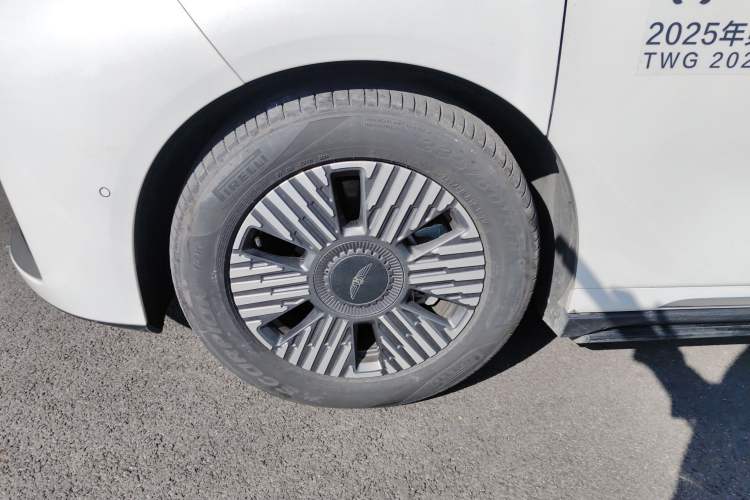 Used Geely Galaxy LEVC L380 2024 140-Degree 8-Seater Four-Wheel Drive Max Exterior 7