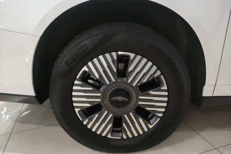 Used Geely Galaxy LEVC L380 2024 140-Degree 6-Seater All-Wheel-Drive Ultra Exterior 8