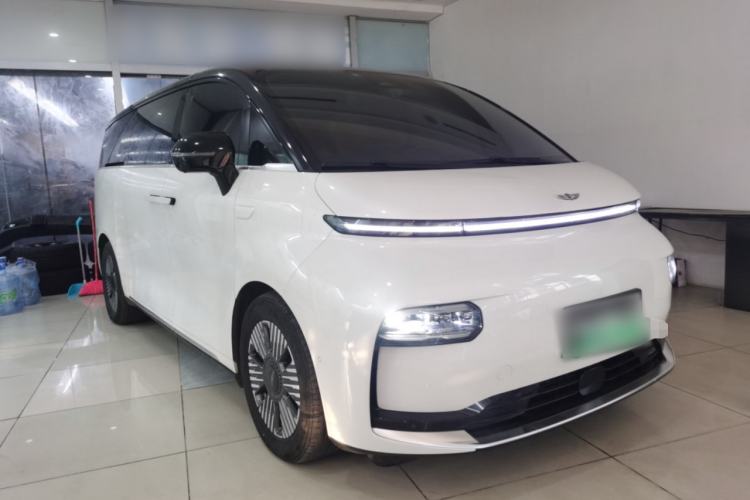 Used Geely Galaxy LEVC L380 2024 140-Degree 6-Seater All-Wheel-Drive Ultra Front Right 45 Deg