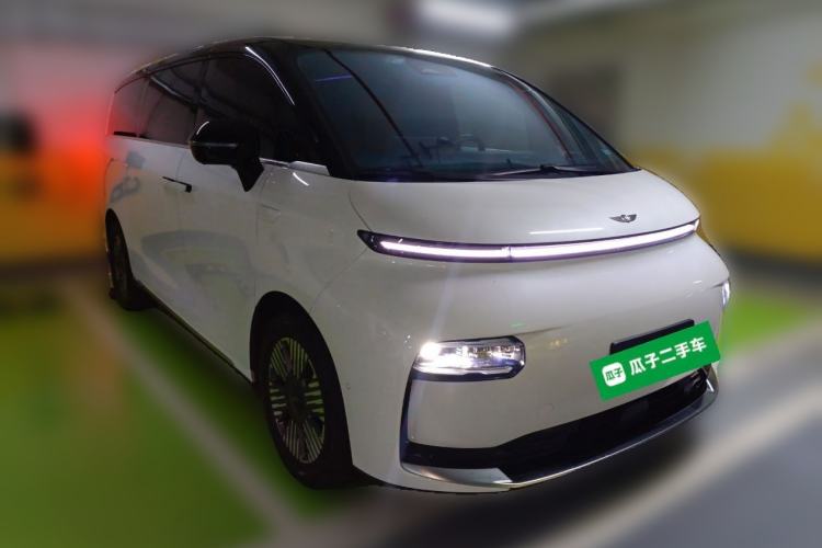 Used Geely Galaxy LEVC L380 2024 140-Degree 6-Seater All-Wheel-Drive Ultra Front Right 45 Deg