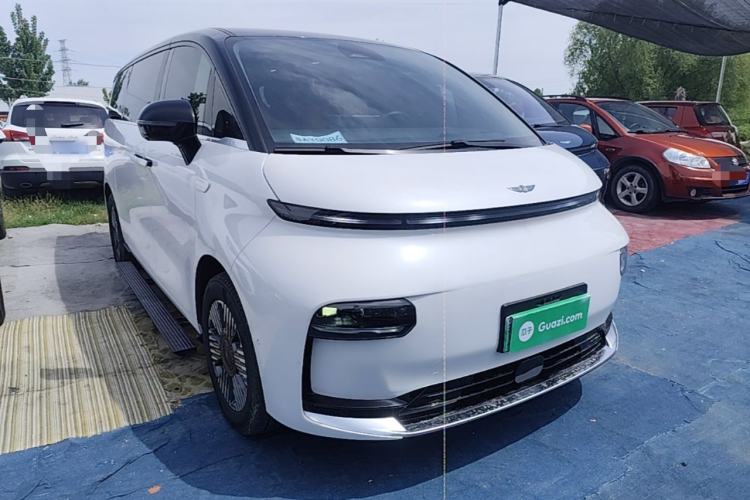 Used Geely Galaxy LEVC L380 2024 140-Degree 8-Seater Four-Wheel Drive Max Front Right 45 Deg